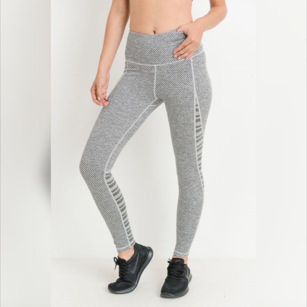 Highwaist Woven & Trellis Mesh Combo Full Legging - Picture 2 of 8